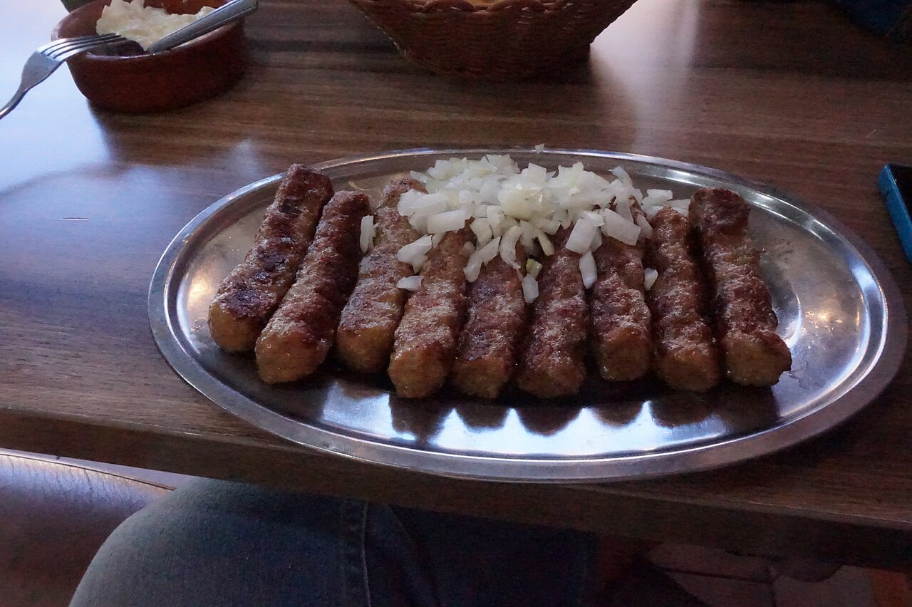 أفضل المطاعم الحلال في البوسنة: رحلة ذوق لا تُنسى