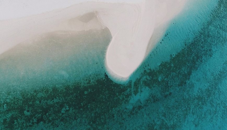 دليل السفر الشامل إلى المالديف: جنة المحيط الهندي بين يديك